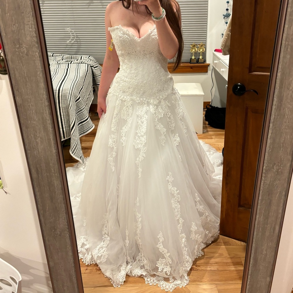 San Patrick wedding dress. Style: Malen. Size: 6. In great condition.